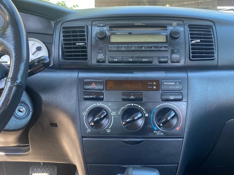 Toyota Corolla Vehicle Full-screen Gallery Image 18