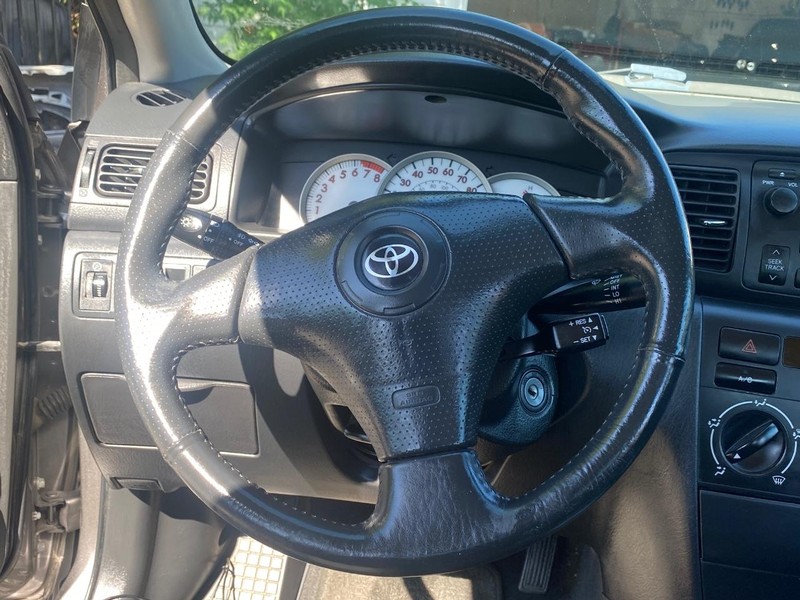 Toyota Corolla Vehicle Full-screen Gallery Image 19