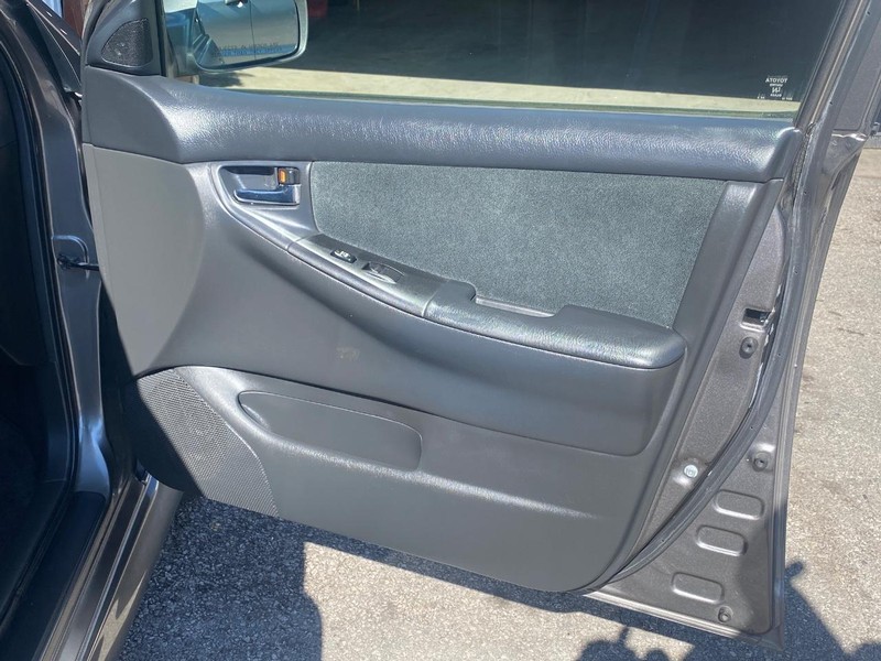 Toyota Corolla Vehicle Full-screen Gallery Image 21