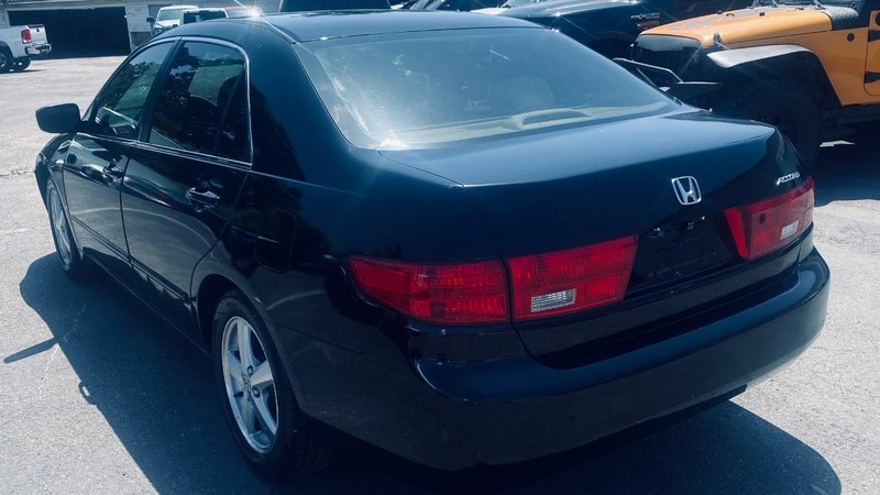 Honda Accord Sedan Vehicle Full-screen Gallery Image 03