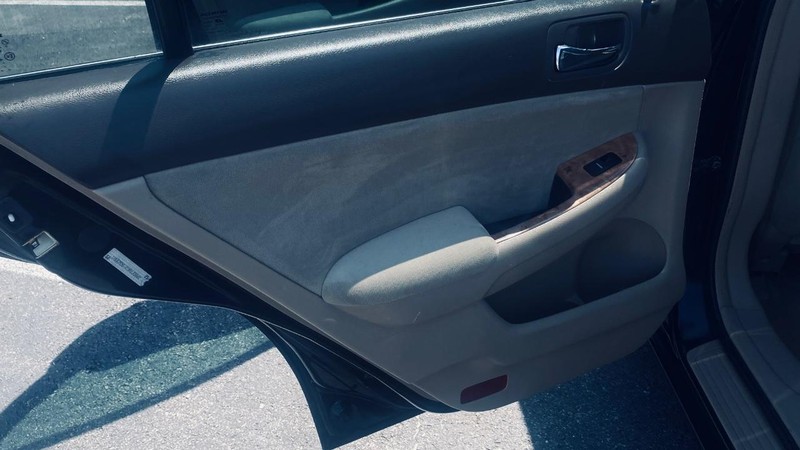 Honda Accord Sedan Vehicle Full-screen Gallery Image 13