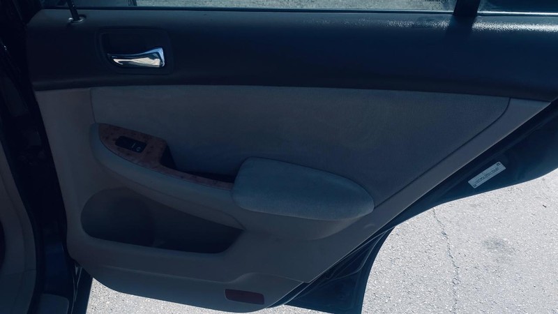 Honda Accord Sedan Vehicle Full-screen Gallery Image 16