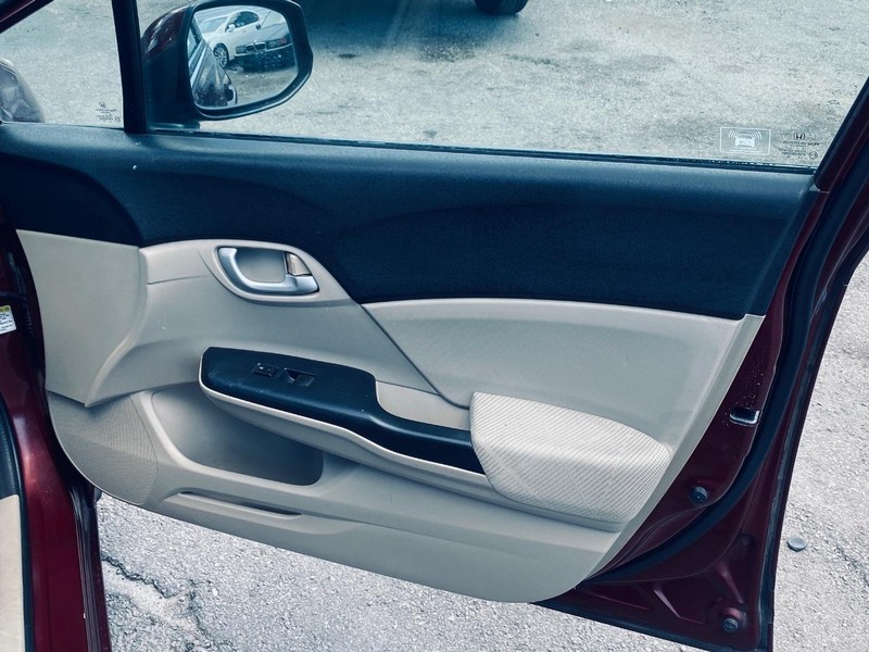 Honda Civic Sedan Vehicle Full-screen Gallery Image 07