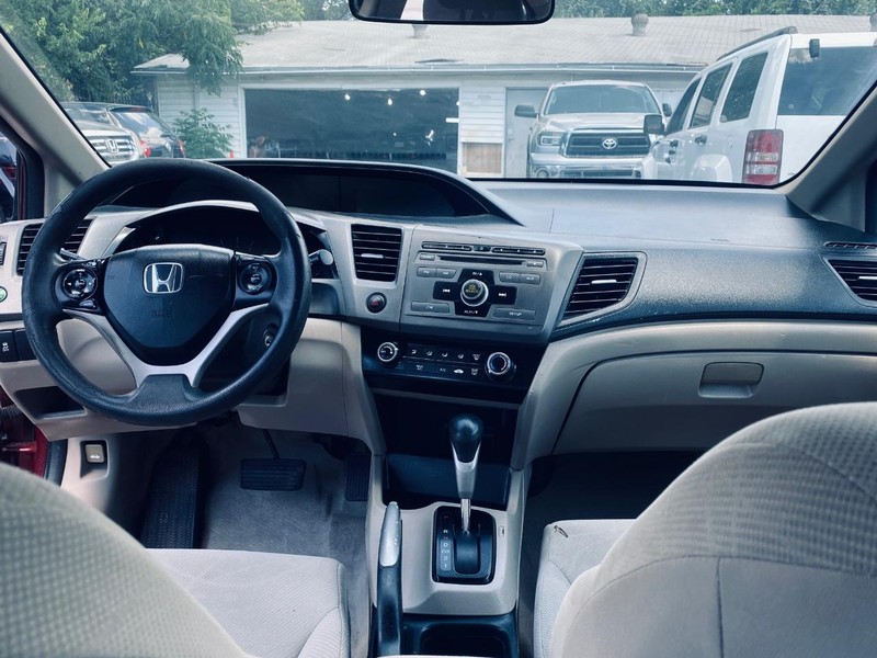 Honda Civic Sedan Vehicle Full-screen Gallery Image 18
