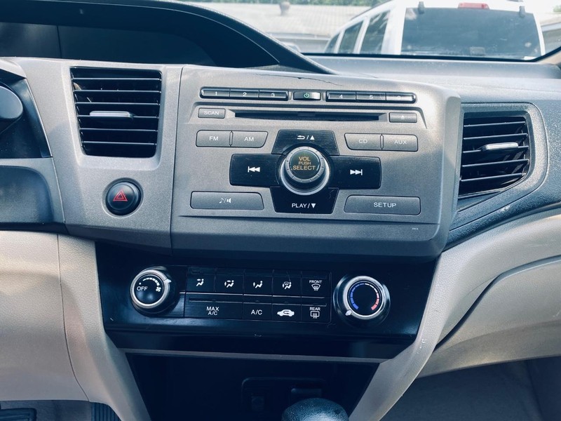 Honda Civic Sedan Vehicle Full-screen Gallery Image 19