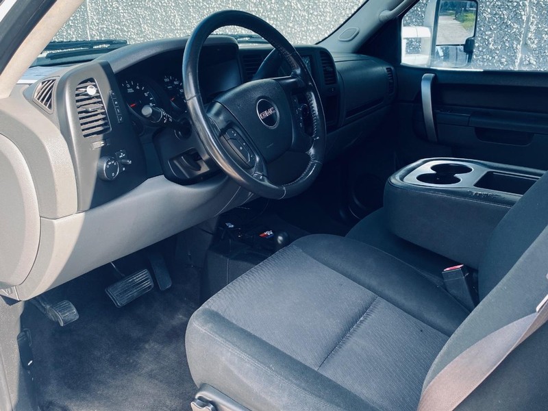 GMC Sierra 1500 Vehicle Full-screen Gallery Image 12
