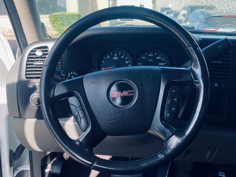 GMC Sierra 1500 Vehicle Full-screen Gallery Image 17