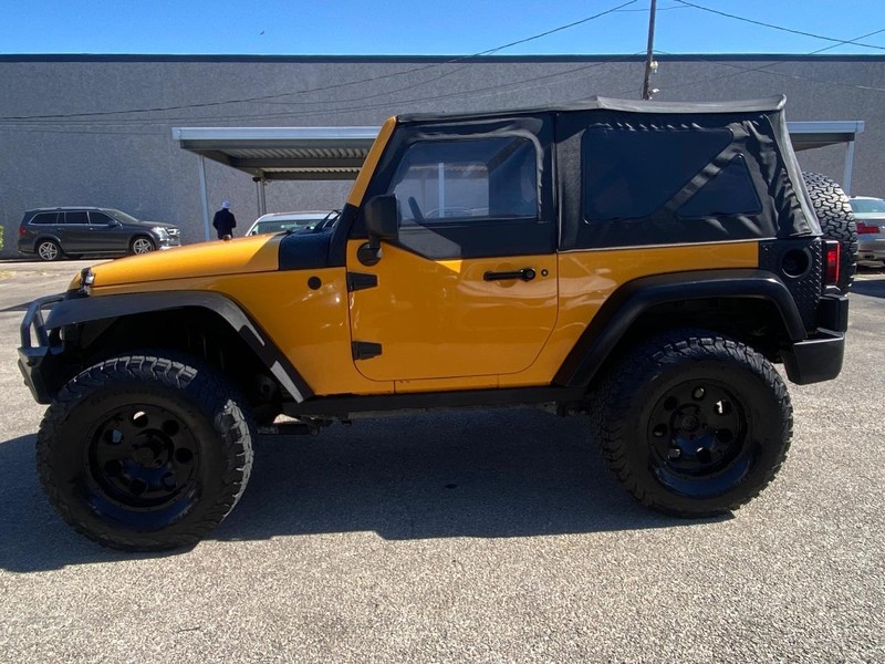 Jeep Wrangler Vehicle Full-screen Gallery Image 02