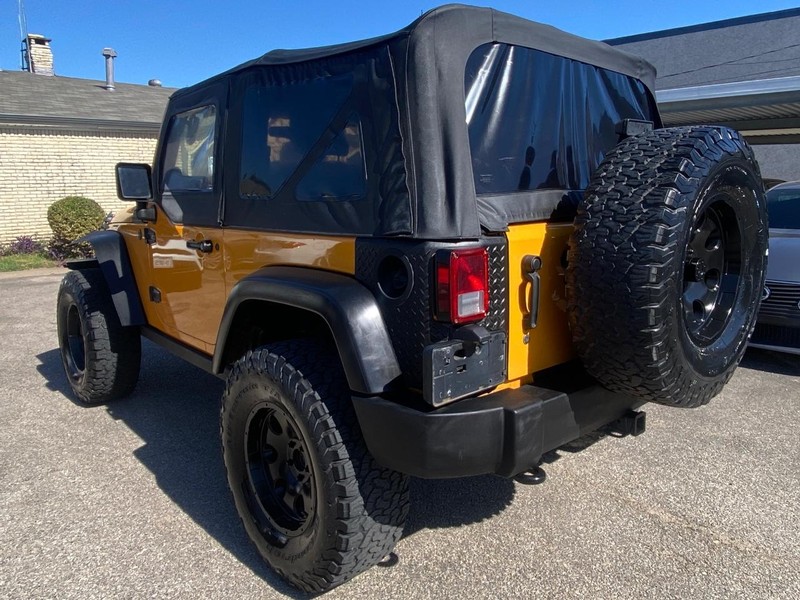 Jeep Wrangler Vehicle Full-screen Gallery Image 04