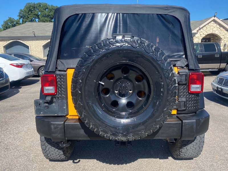 Jeep Wrangler Vehicle Full-screen Gallery Image 06
