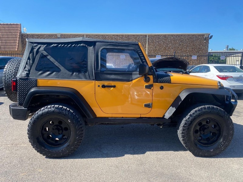 Jeep Wrangler Vehicle Full-screen Gallery Image 08