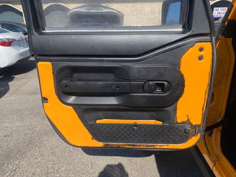 Jeep Wrangler Vehicle Full-screen Gallery Image 13