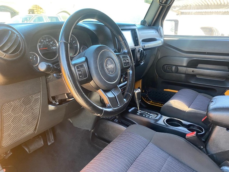 Jeep Wrangler Vehicle Full-screen Gallery Image 14