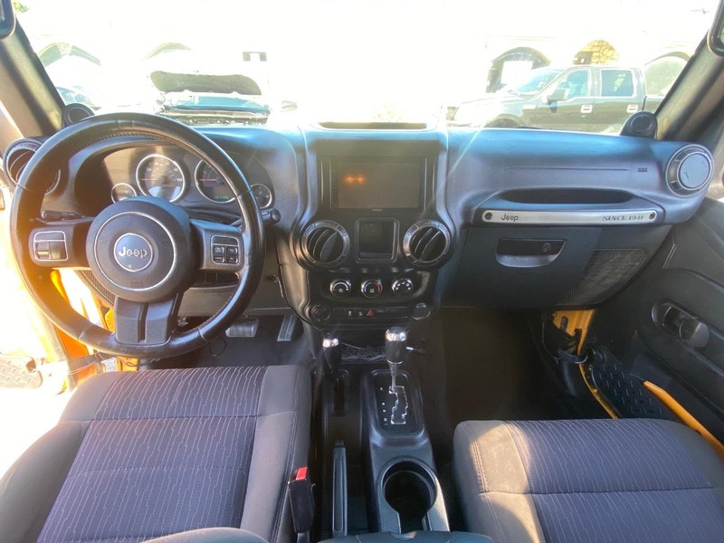 Jeep Wrangler Vehicle Full-screen Gallery Image 19