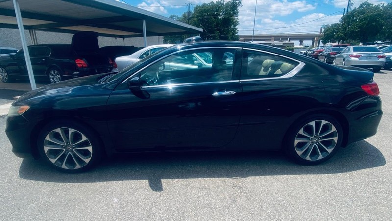 Honda Accord Coupe Vehicle Full-screen Gallery Image 02