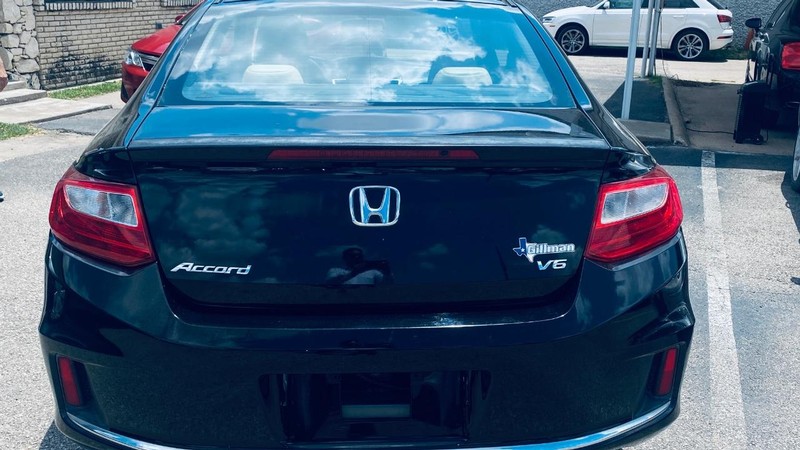Honda Accord Coupe Vehicle Full-screen Gallery Image 04