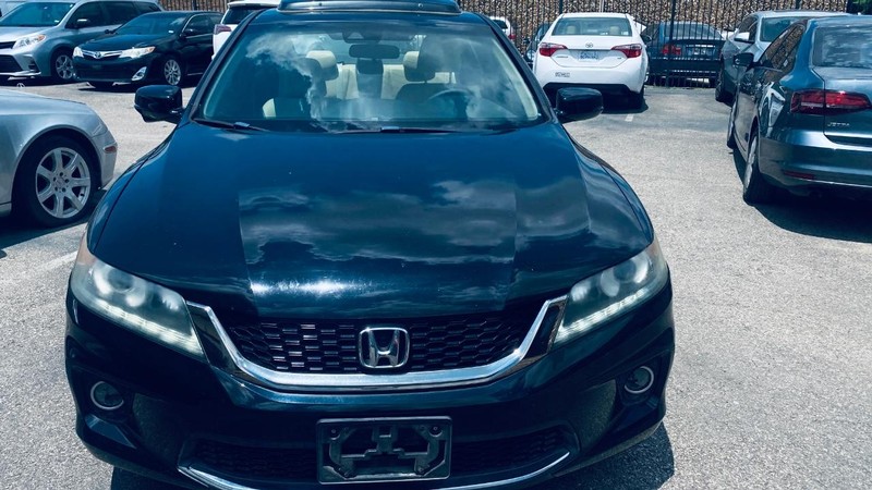Honda Accord Coupe Vehicle Full-screen Gallery Image 09