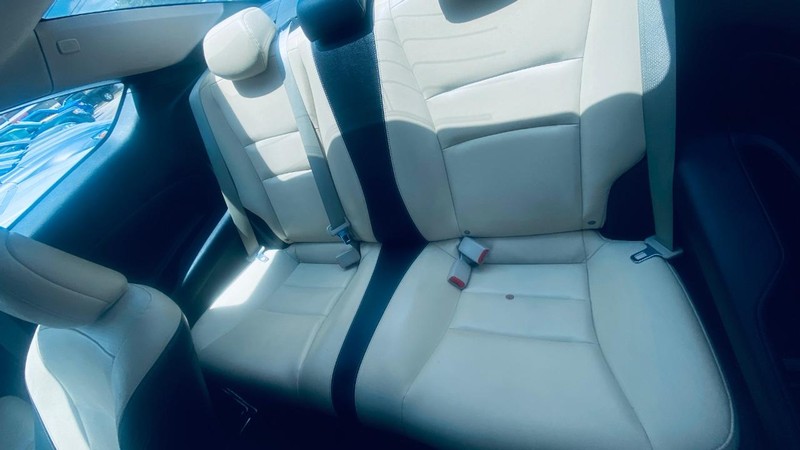 Honda Accord Coupe Vehicle Full-screen Gallery Image 13