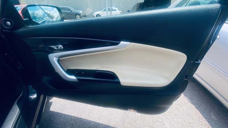 Honda Accord Coupe Vehicle Full-screen Gallery Image 14