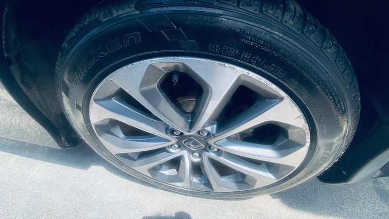 Honda Accord Coupe Vehicle Full-screen Gallery Image 25