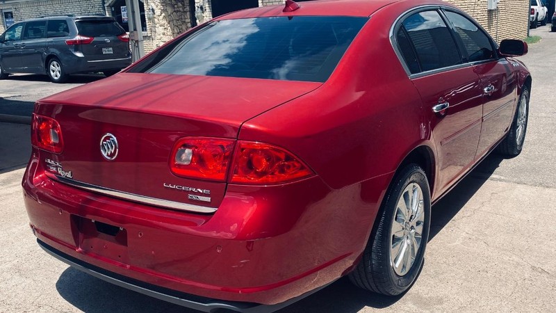 Buick Lucerne Vehicle Full-screen Gallery Image 03