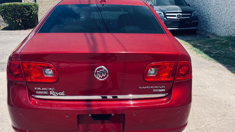 Buick Lucerne Vehicle Full-screen Gallery Image 04