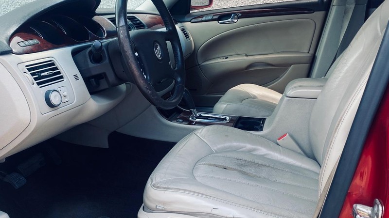 Buick Lucerne Vehicle Full-screen Gallery Image 12