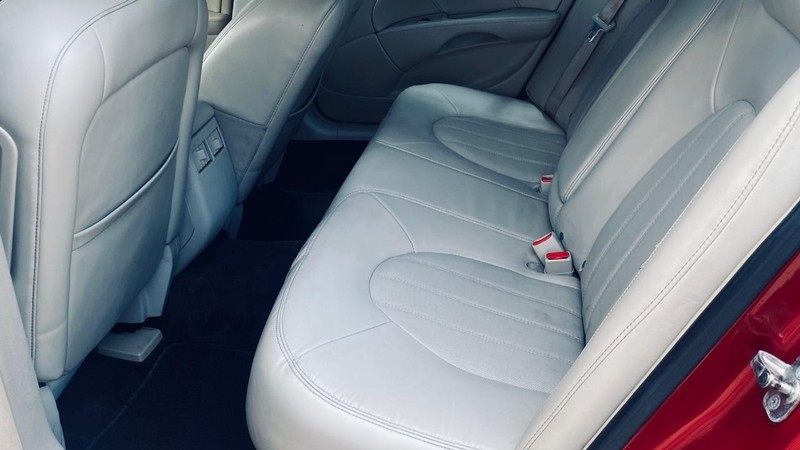 Buick Lucerne Vehicle Full-screen Gallery Image 14