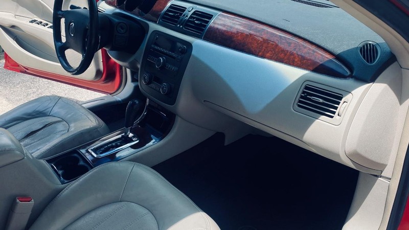 Buick Lucerne Vehicle Full-screen Gallery Image 19