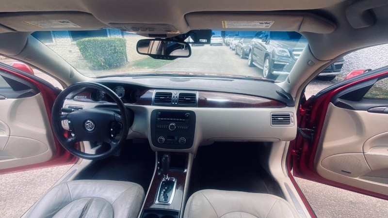 Buick Lucerne Vehicle Full-screen Gallery Image 21