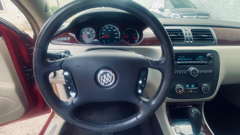 Buick Lucerne Vehicle Full-screen Gallery Image 23
