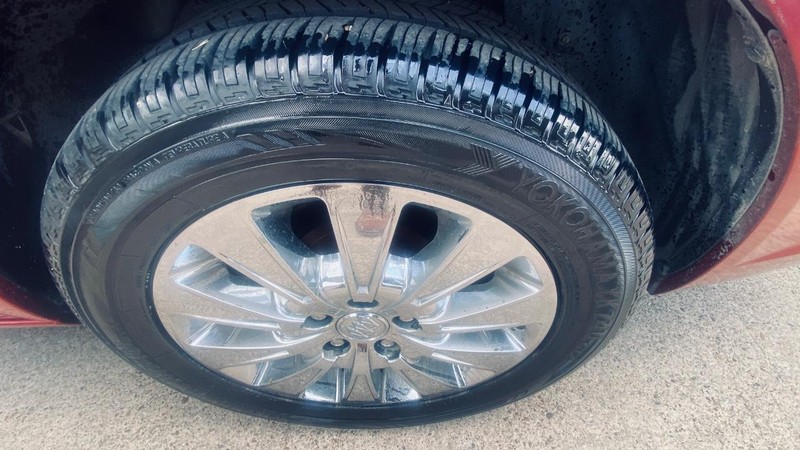 Buick Lucerne Vehicle Full-screen Gallery Image 25