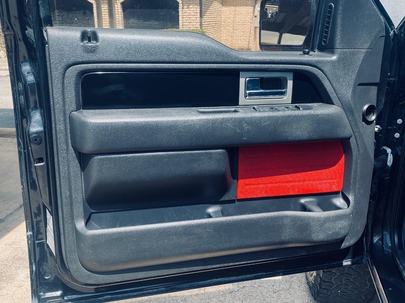 Ford F-150 Vehicle Full-screen Gallery Image 11