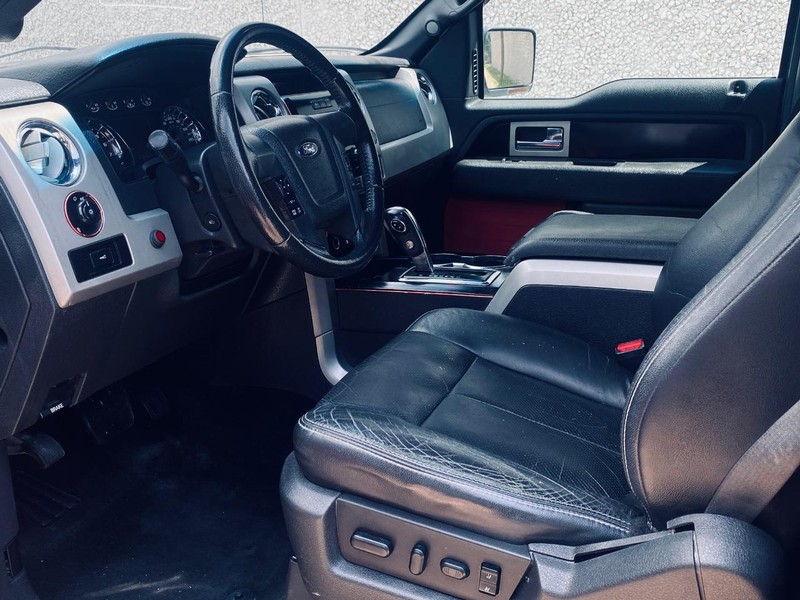 Ford F-150 Vehicle Full-screen Gallery Image 12