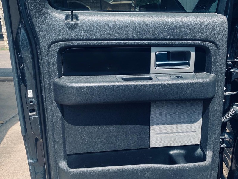 Ford F-150 Vehicle Full-screen Gallery Image 13