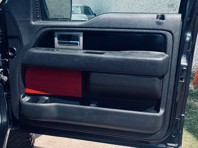 Ford F-150 Vehicle Full-screen Gallery Image 18