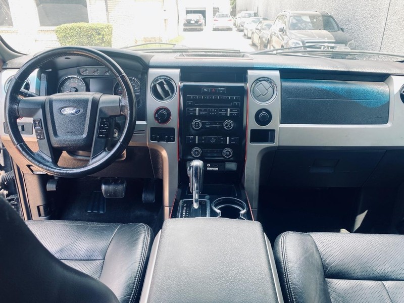 Ford F-150 Vehicle Full-screen Gallery Image 21