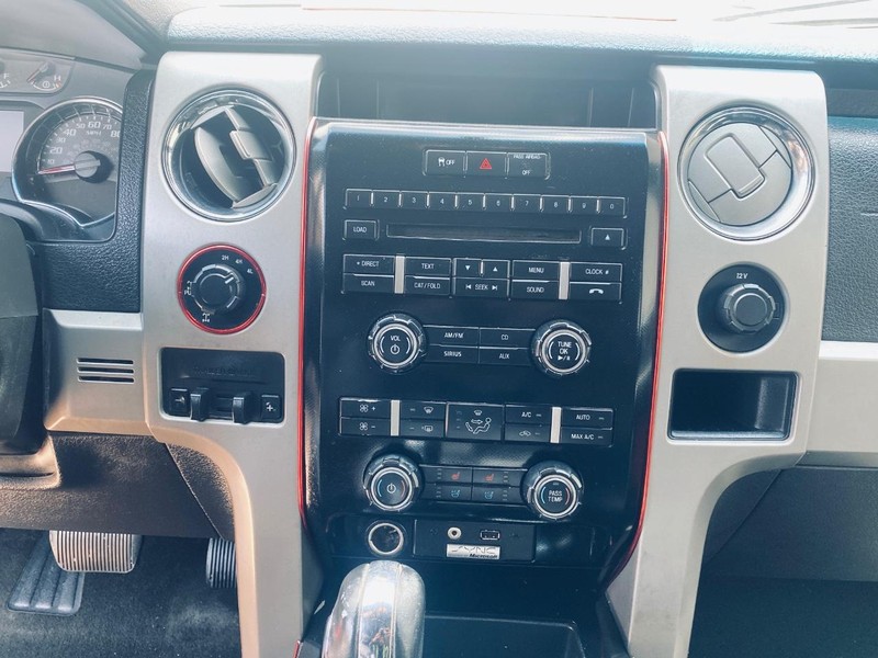 Ford F-150 Vehicle Full-screen Gallery Image 22