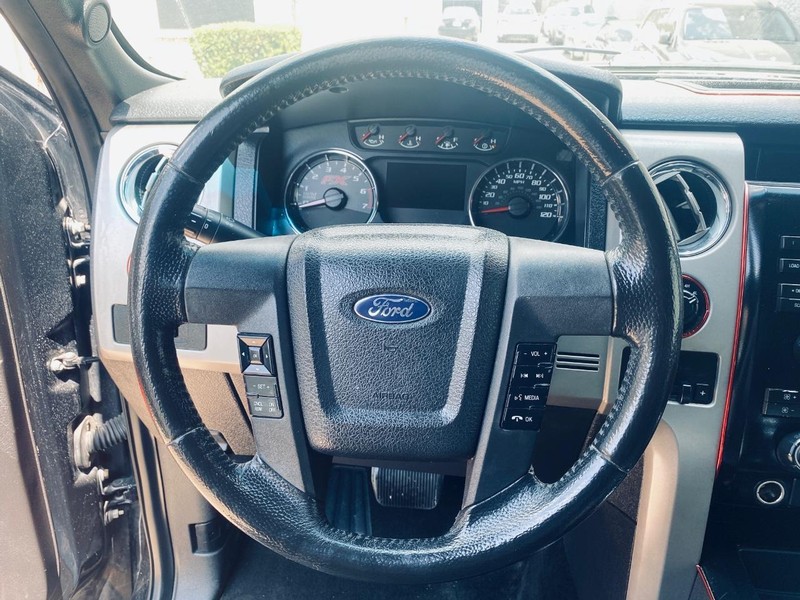 Ford F-150 Vehicle Full-screen Gallery Image 23