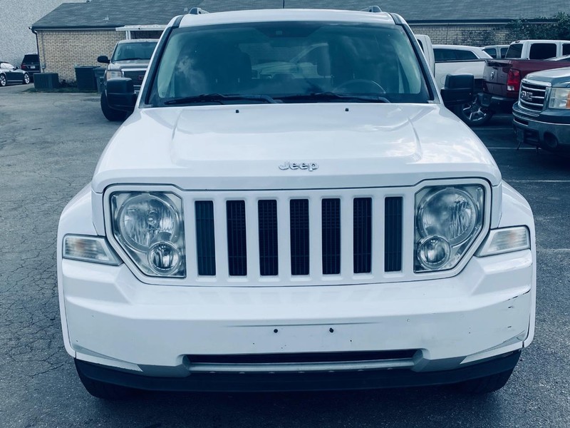 Jeep Liberty Vehicle Full-screen Gallery Image 09