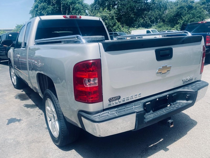 Chevrolet Silverado 1500 Vehicle Full-screen Gallery Image 03