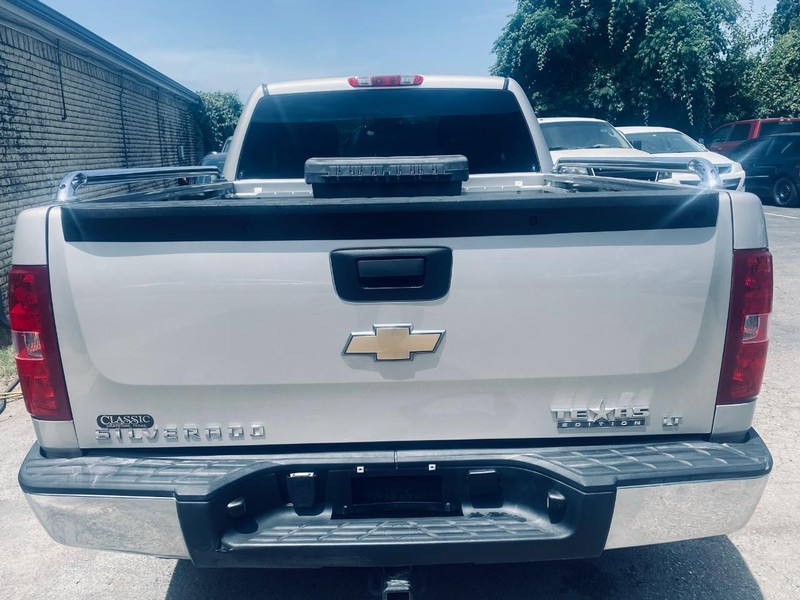 Chevrolet Silverado 1500 Vehicle Full-screen Gallery Image 04