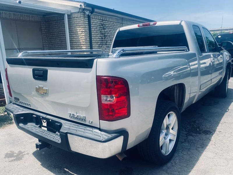 Chevrolet Silverado 1500 Vehicle Full-screen Gallery Image 06