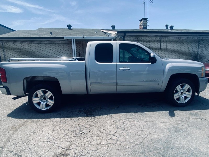 Chevrolet Silverado 1500 Vehicle Full-screen Gallery Image 07