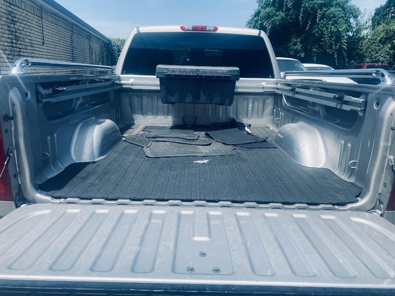 Chevrolet Silverado 1500 Vehicle Full-screen Gallery Image 13