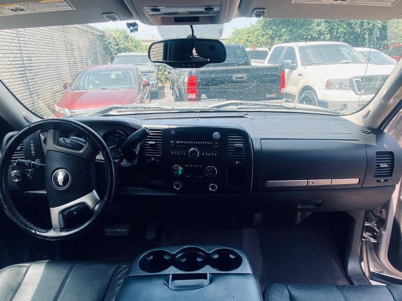 Chevrolet Silverado 1500 Vehicle Full-screen Gallery Image 19