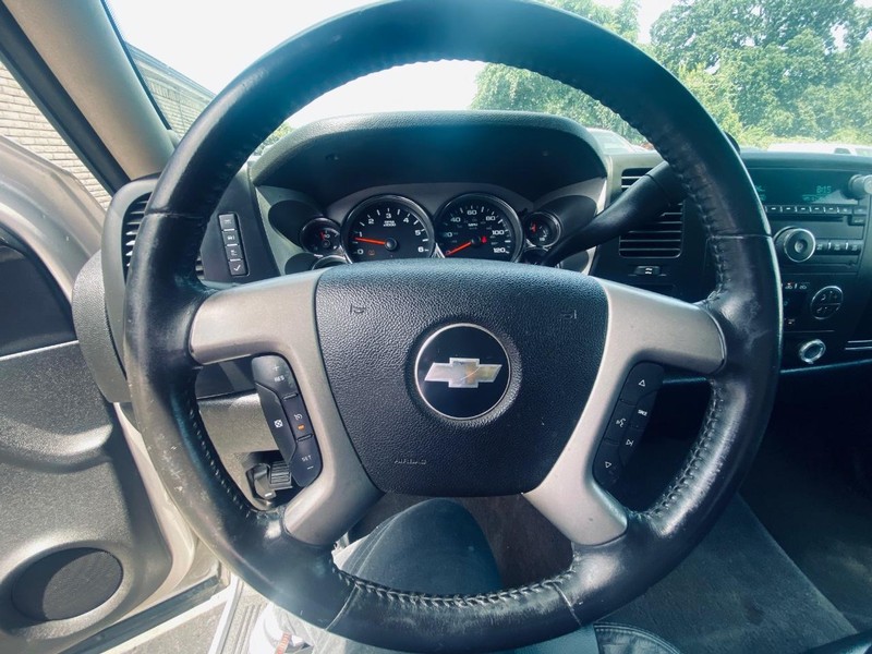 Chevrolet Silverado 1500 Vehicle Full-screen Gallery Image 22