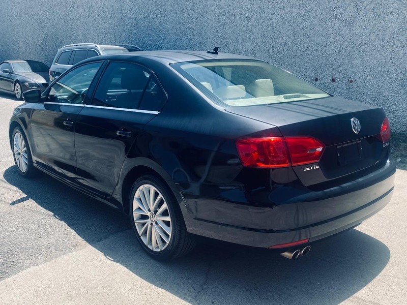 Volkswagen Jetta Sedan Vehicle Full-screen Gallery Image 06