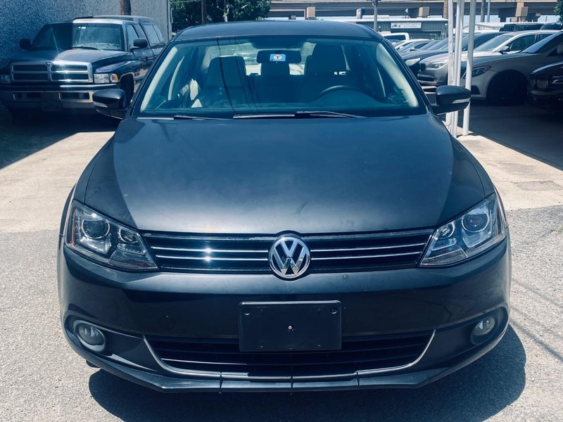 Volkswagen Jetta Sedan Vehicle Full-screen Gallery Image 25