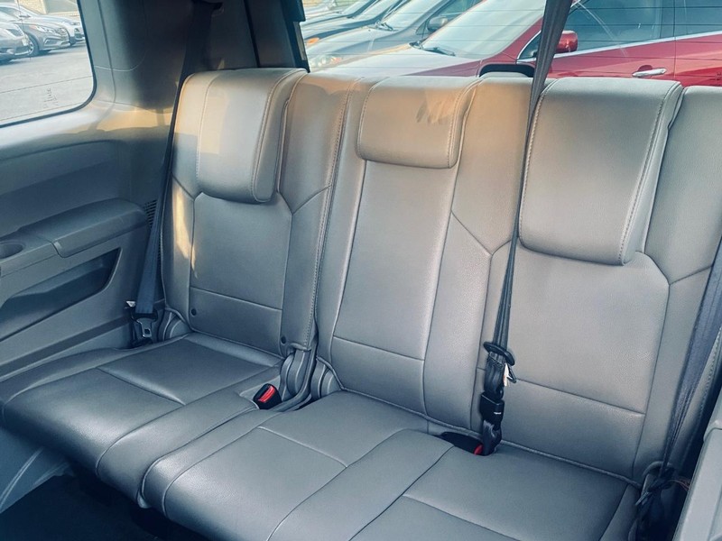 Honda Pilot Vehicle Full-screen Gallery Image 14